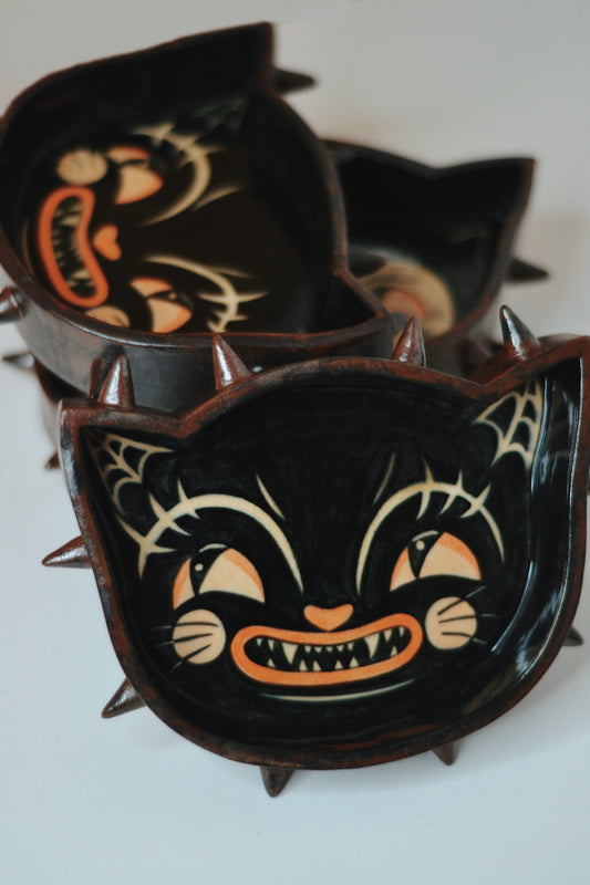 Vintage Halloween Cat Spiked Plate — Black Cat